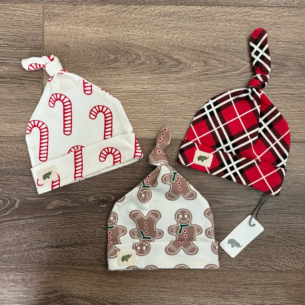 ⭐️NWT⭐️ Monica And Andy Christmas Beanie Trio